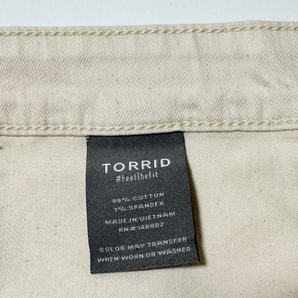 Torrid 5” Perfect Mid-Rise Jean Shorts in Natural - Picture 9 of 11